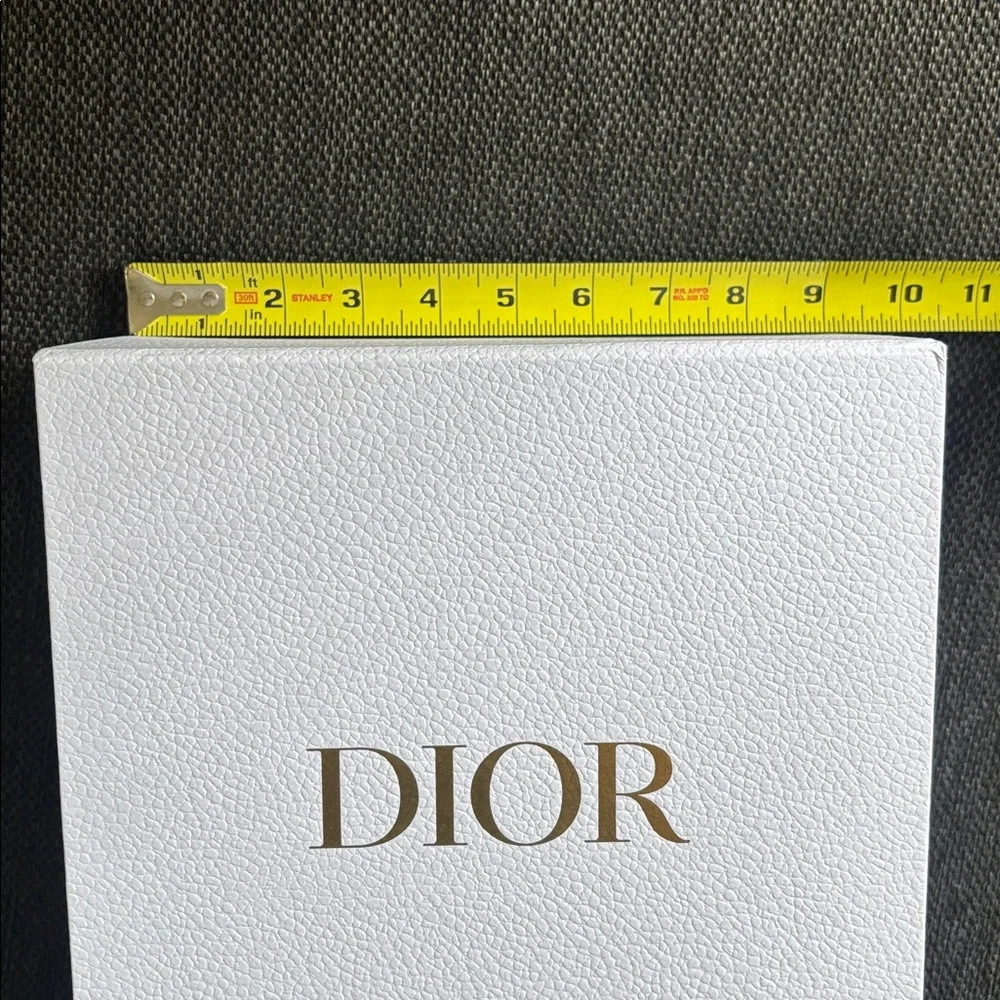 Dior White Box with Gold DIOR Logo - Picture 3 of 11
